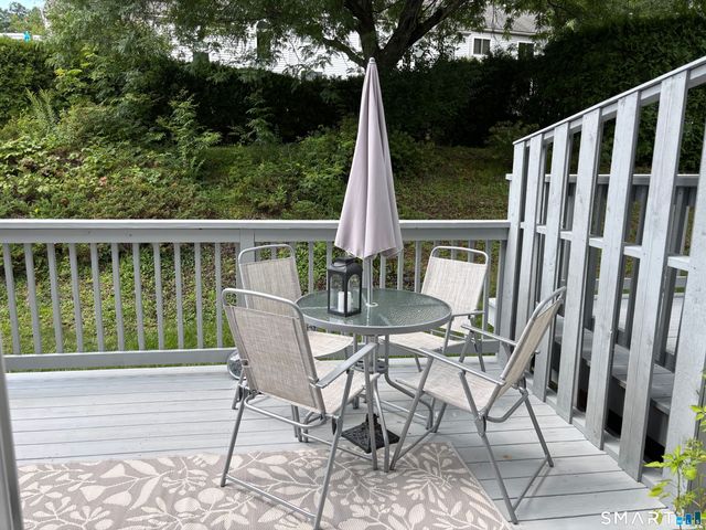 33 Woodbridge Lane 33, Cromwell, CT 06416