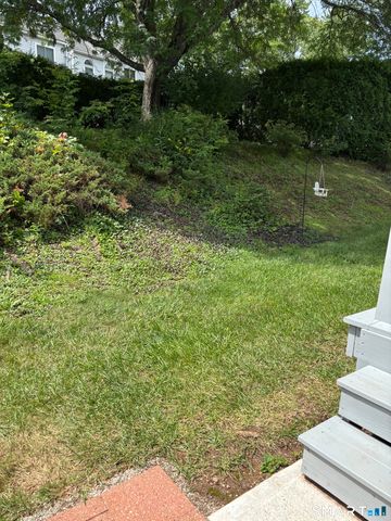 33 Woodbridge Lane 33, Cromwell, CT 06416