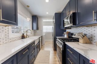5726 Los Angeles Street, Oakland, CA 94608
