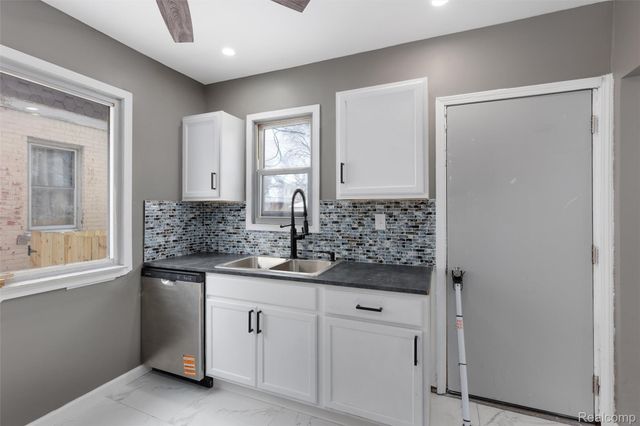 18439 Alcoy Street, Detroit, MI 48205