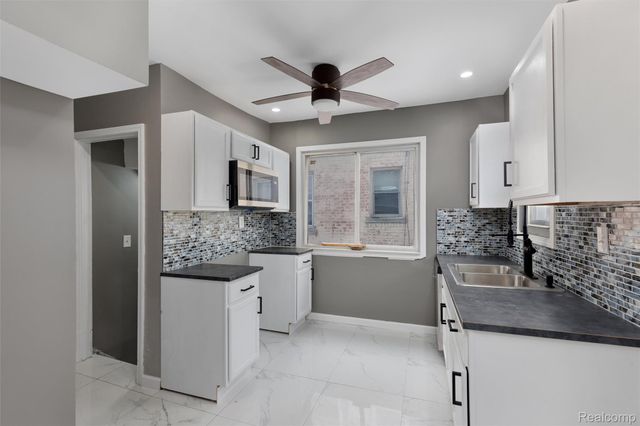 18439 Alcoy Street, Detroit, MI 48205