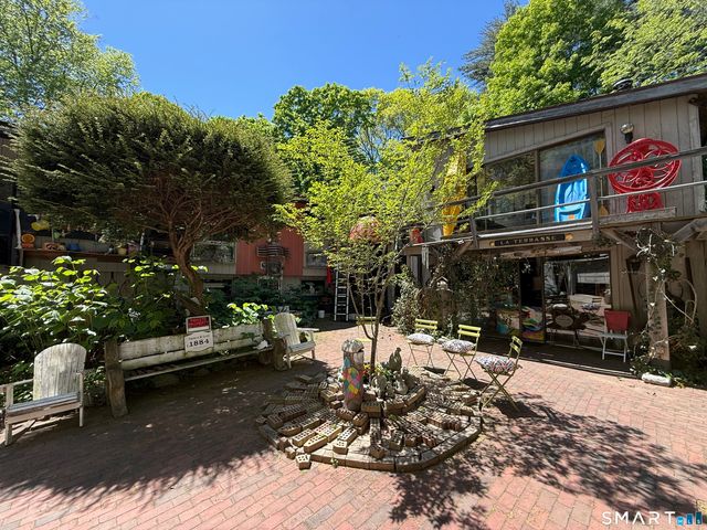 27 Huckleberry Lane, Weston, CT 06883