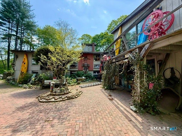 27 Huckleberry Lane, Weston, CT 06883