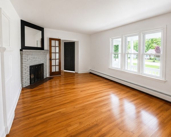 42 Pakachoag St, Auburn, MA 01501
