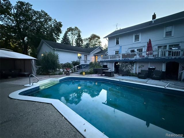 6235 Oakland Drive, Portage, MI 49024