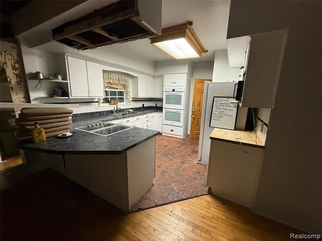 6235 Oakland Drive, Portage, MI 49024