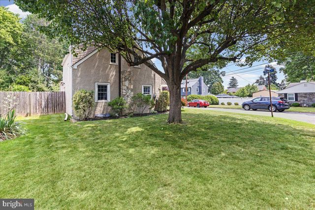 2083 PALMER AVE, Bristol, PA 19007