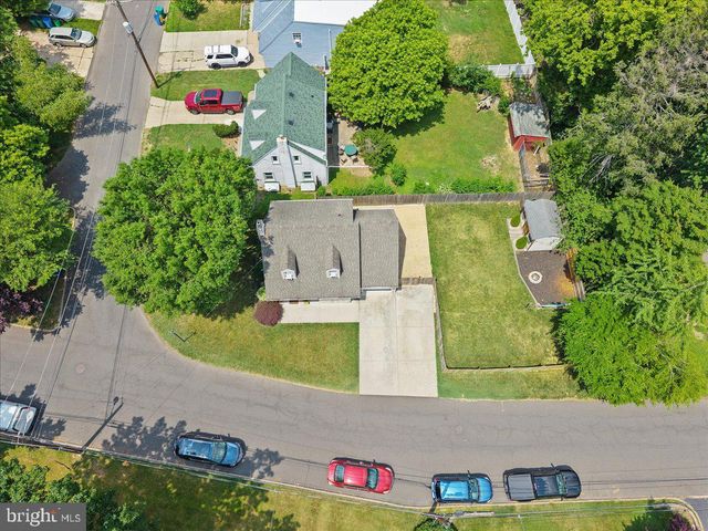 2083 PALMER AVE, Bristol, PA 19007