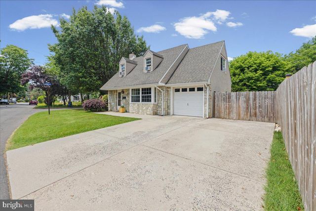 2083 PALMER AVE, Bristol, PA 19007