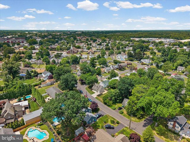 2083 PALMER AVE, Bristol, PA 19007