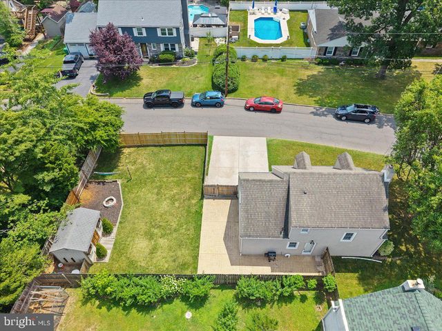 2083 PALMER AVE, Bristol, PA 19007