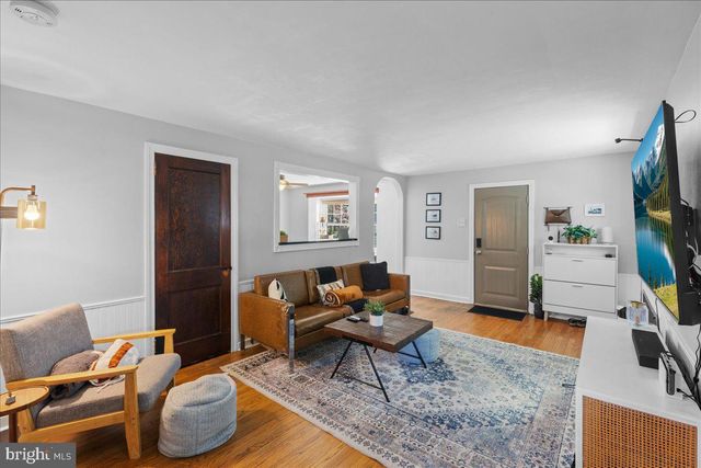 2083 PALMER AVE, Bristol, PA 19007