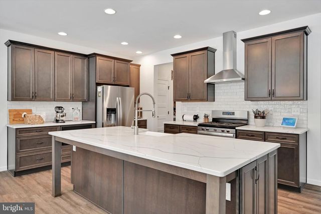 5129 MOUNTAIN RIDGE LN, Harrisburg, PA 17112