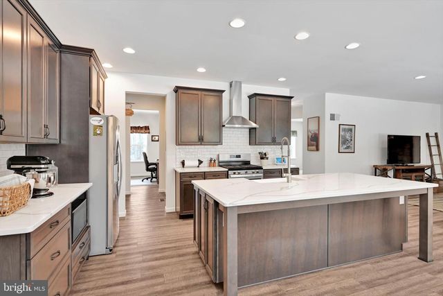 5129 MOUNTAIN RIDGE LN, Harrisburg, PA 17112