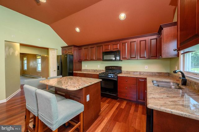 27 S LENOLA RD, Moorestown, NJ 08057