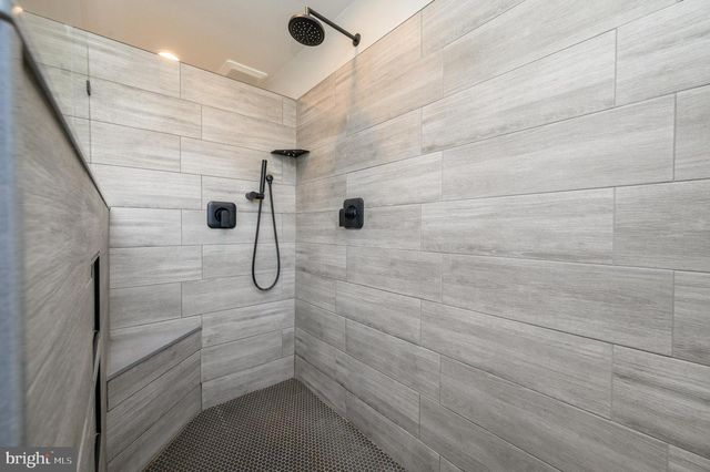 27 S LENOLA RD, Moorestown, NJ 08057