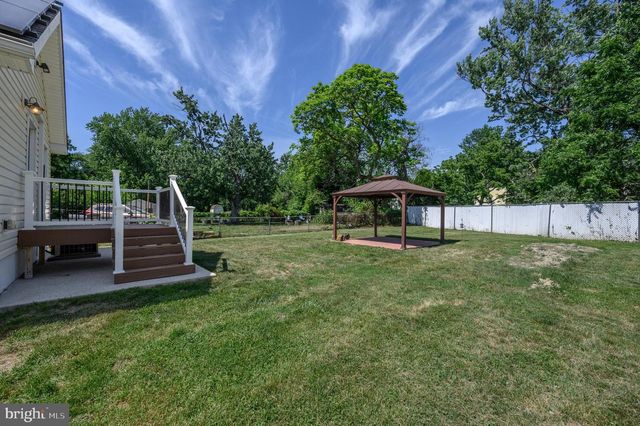27 S LENOLA RD, Moorestown, NJ 08057