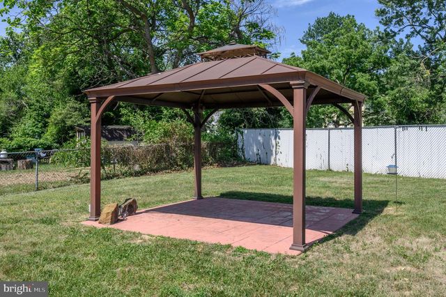 27 S LENOLA RD, Moorestown, NJ 08057