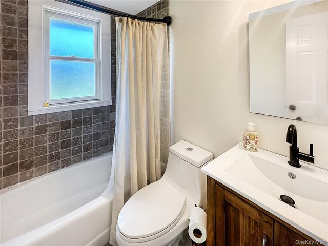 57 Nash Avenue, Flanders, NY 11901