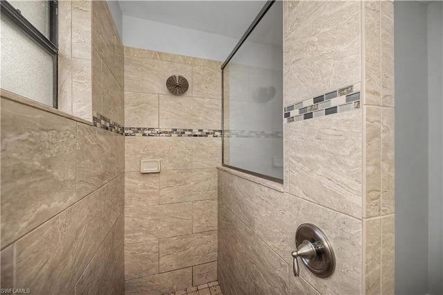 20 NE 20th AVE, Cape Coral, FL 33909