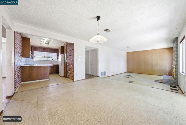 2261 Del Monte Dr, San Pablo, CA 94806