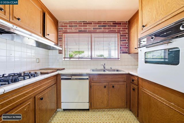 2261 Del Monte Dr, San Pablo, CA 94806