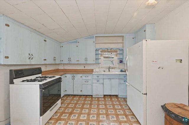 5820 John Ave, Superior, WI 54880