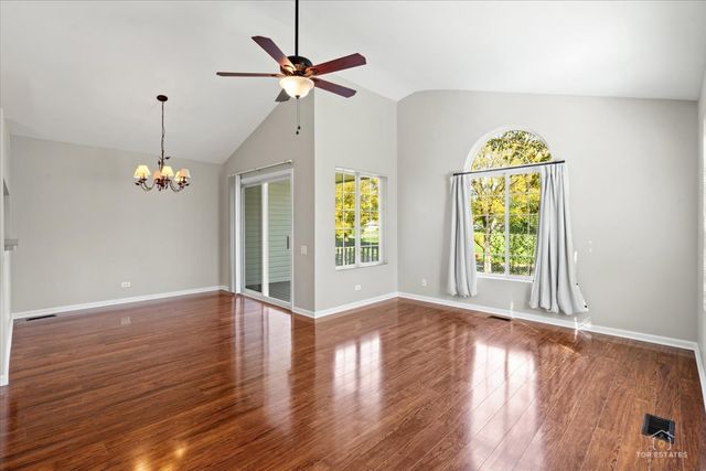 1712 Middlebury Drive 306, Aurora, IL 60503