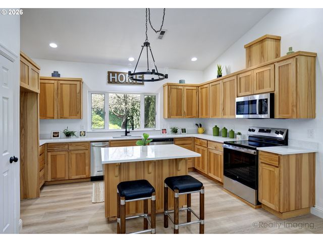 721 Se FOREST GLEN Rd, Estacada, OR 97023