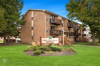 271 Northgate Parkway 1B, Wheeling, IL 60090
