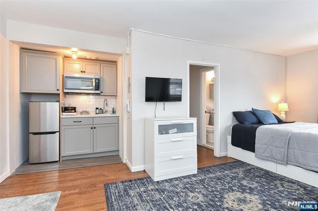 3020-3030 Edwin Avenue 5 H, Fort Lee, NJ 07024