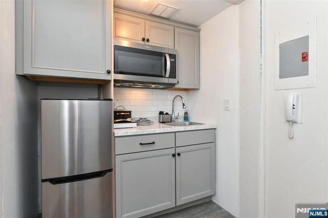 3020-3030 Edwin Avenue 5 H, Fort Lee, NJ 07024