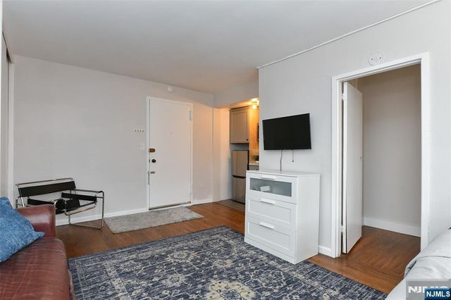 3020-3030 Edwin Avenue 5 H, Fort Lee, NJ 07024