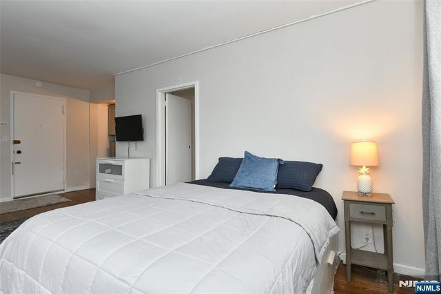 3020-3030 Edwin Avenue 5 H, Fort Lee, NJ 07024