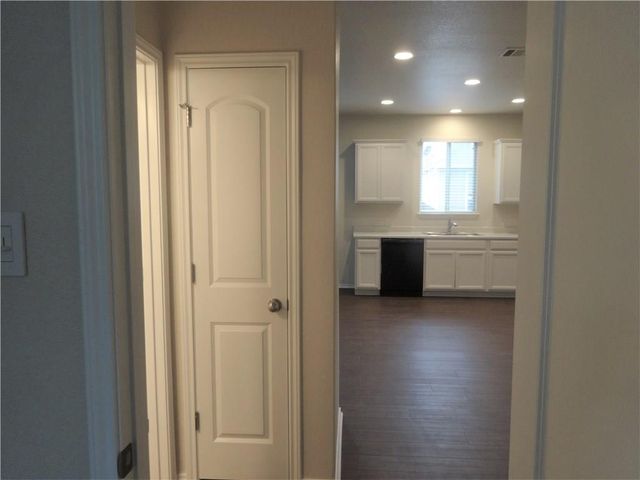 100 Carlina LOOP, Liberty Hill, TX 78642