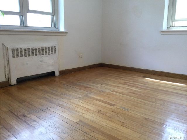 66-10 149 St 3F, Flushing, NY 11367