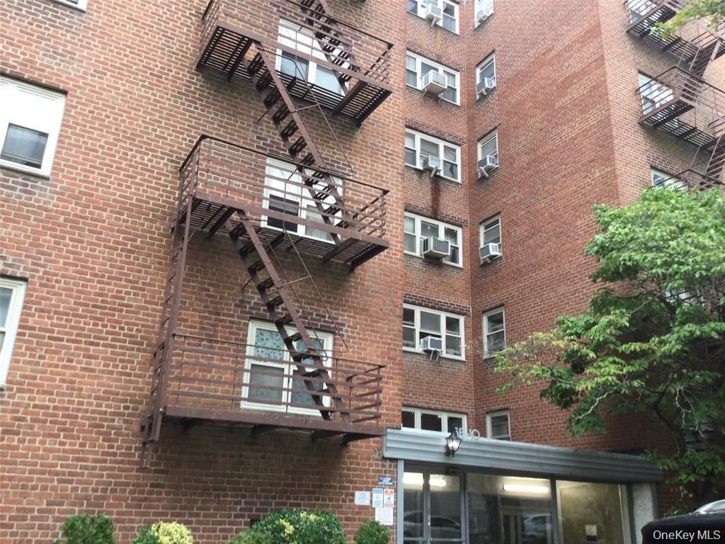 66-10 149 St 3F, Flushing, NY 11367