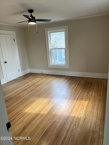 145 E Vermont Avenue, Southern Pines, NC 28387