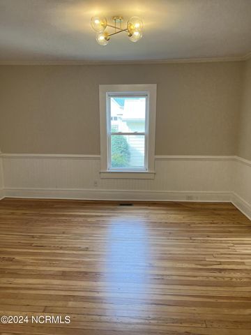 145 E Vermont Avenue, Southern Pines, NC 28387