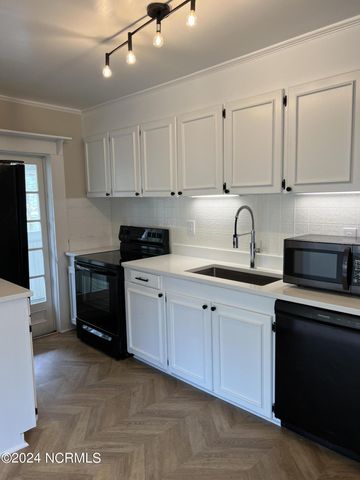 145 E Vermont Avenue, Southern Pines, NC 28387