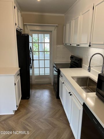 145 E Vermont Avenue, Southern Pines, NC 28387