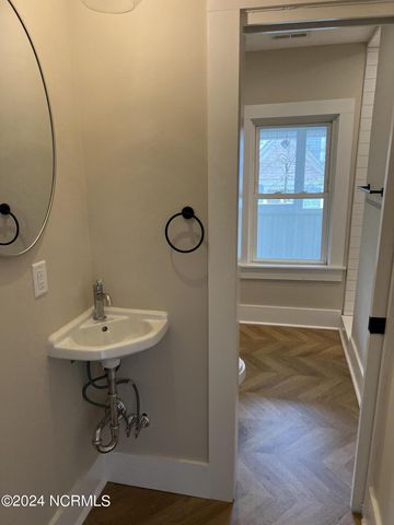 145 E Vermont Avenue, Southern Pines, NC 28387