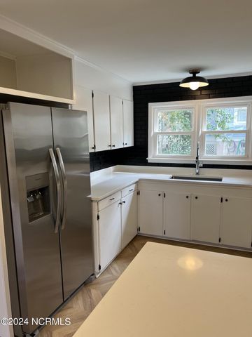 145 E Vermont Avenue, Southern Pines, NC 28387