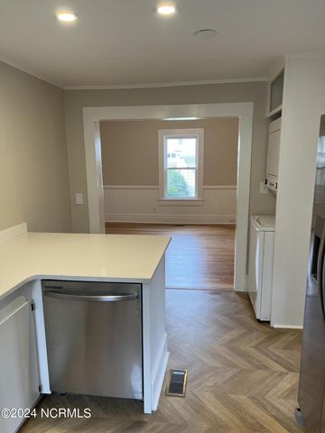 145 E Vermont Avenue, Southern Pines, NC 28387