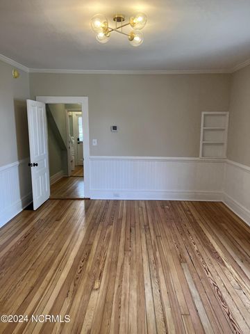 145 E Vermont Avenue, Southern Pines, NC 28387