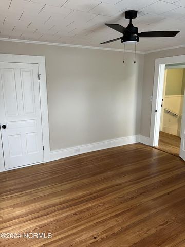 145 E Vermont Avenue, Southern Pines, NC 28387