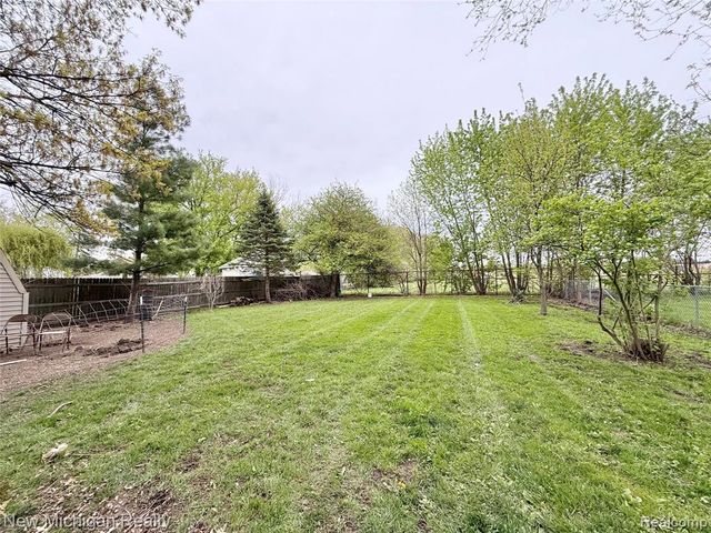 3433 Camden Avenue, Burton, MI 48529