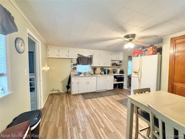 3433 Camden Avenue, Burton, MI 48529
