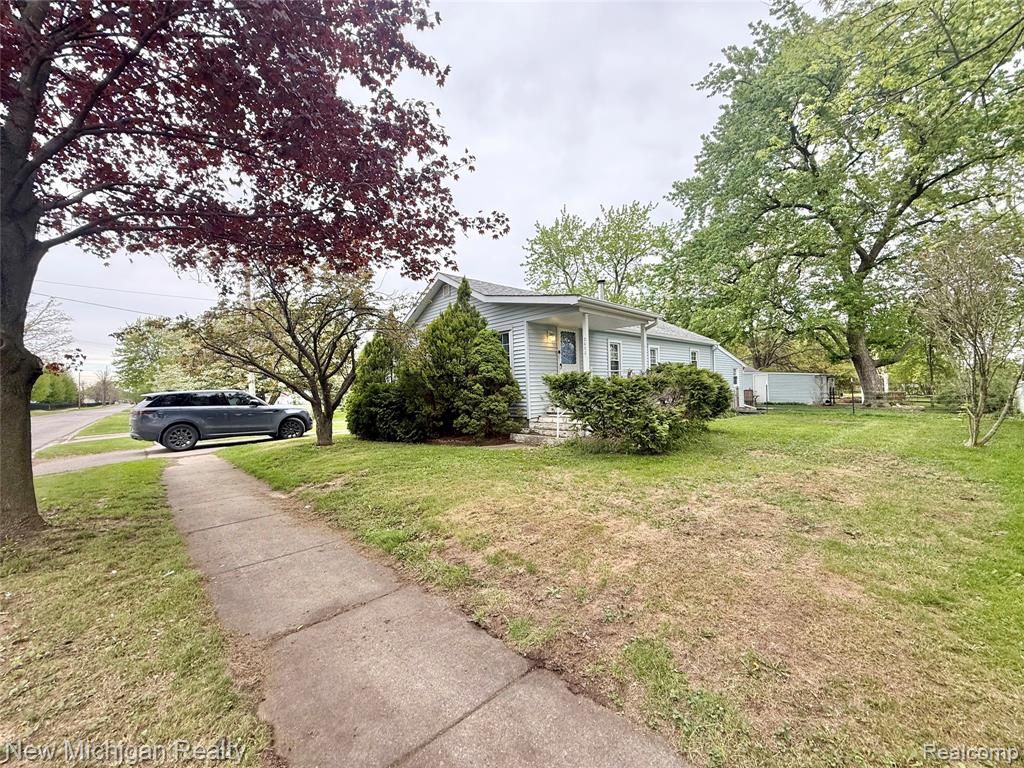 3433 Camden Avenue, Burton, MI 48529