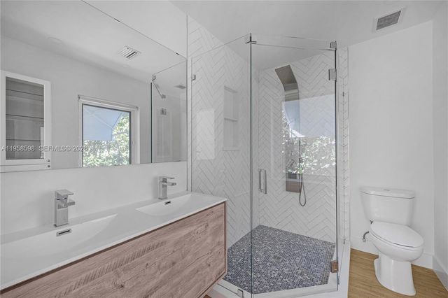 6476 SW 10th Ter, West Miami, FL 33144